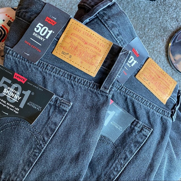 NWT Levi’s 501 Skinny Jeans Black Distressed - Picture 11 of 12